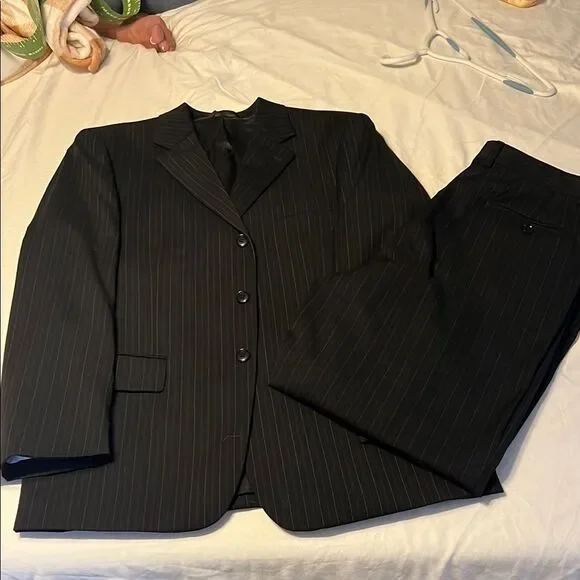 Allyn Saint George Gray Pinstripe Men’s Suit - Picture 1 of 9